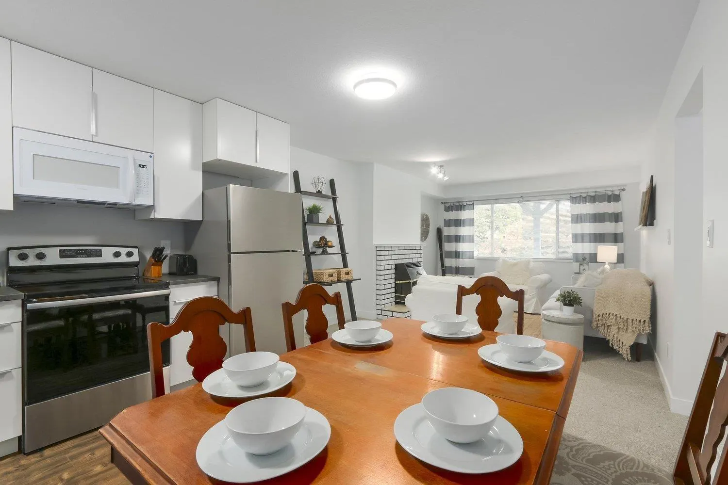 Unit B 1828 KING GEORGE BLVD