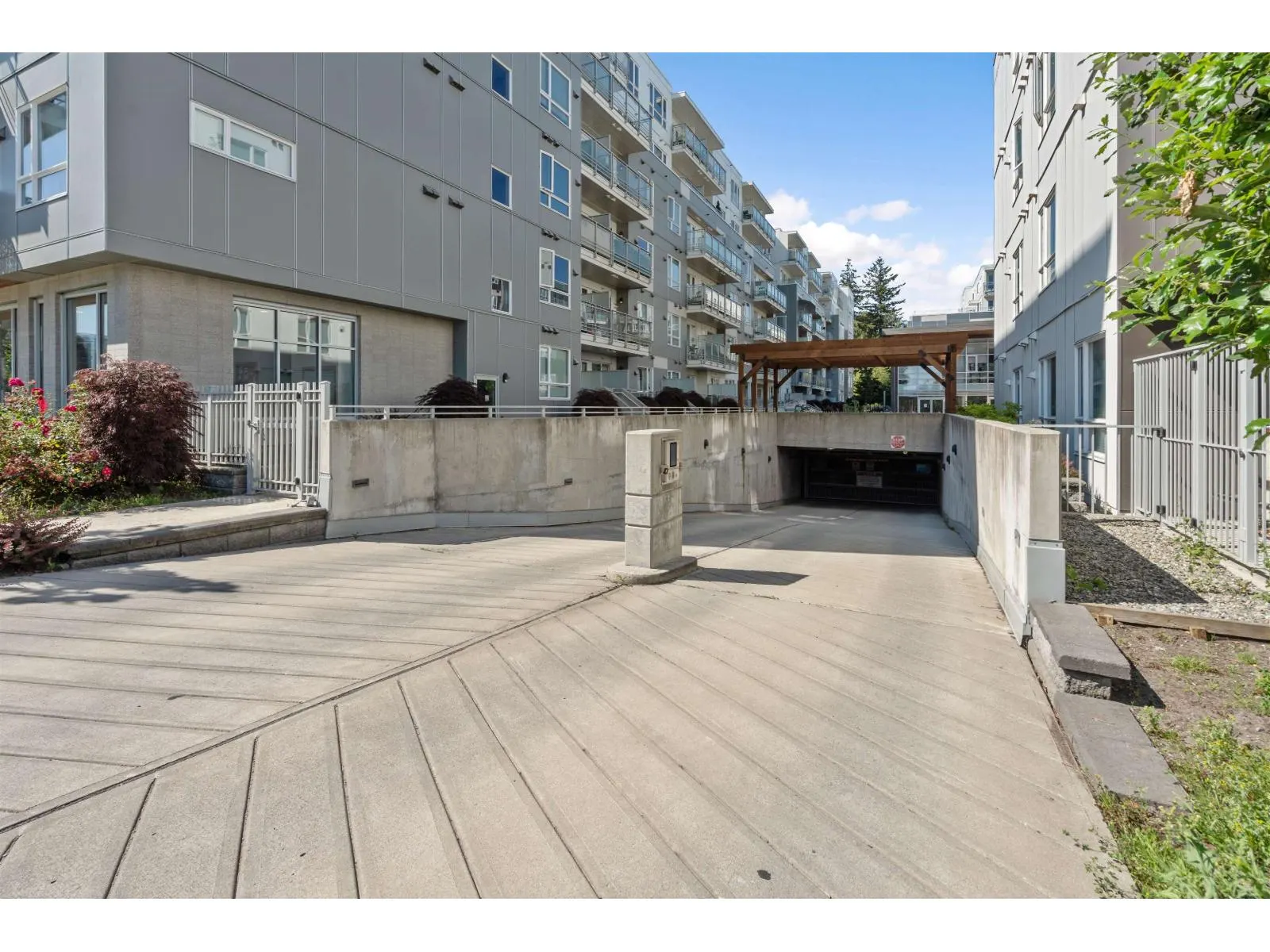 525 13963 105 BOULEVARD