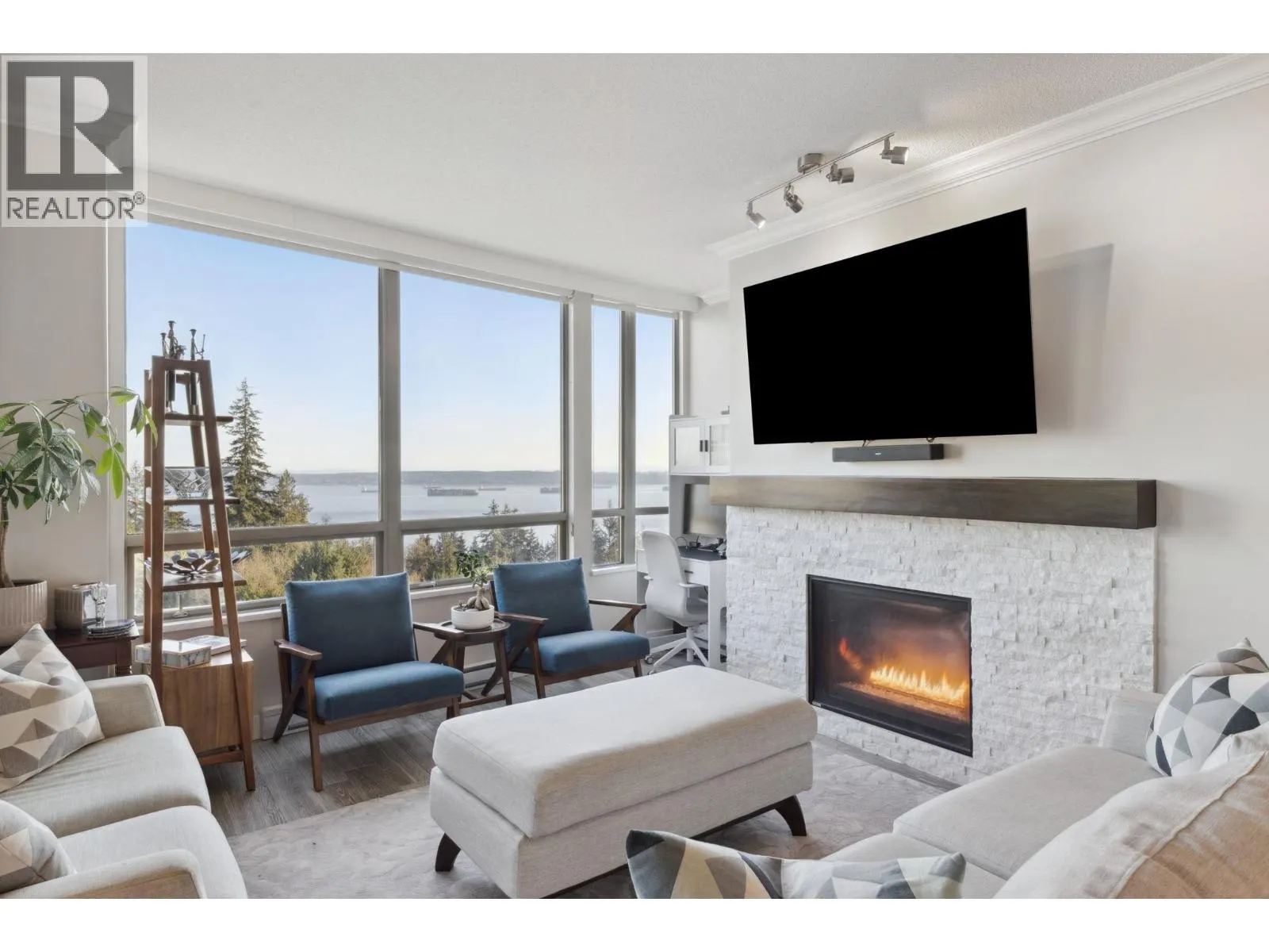 302 3131 DEER RIDGE DRIVE