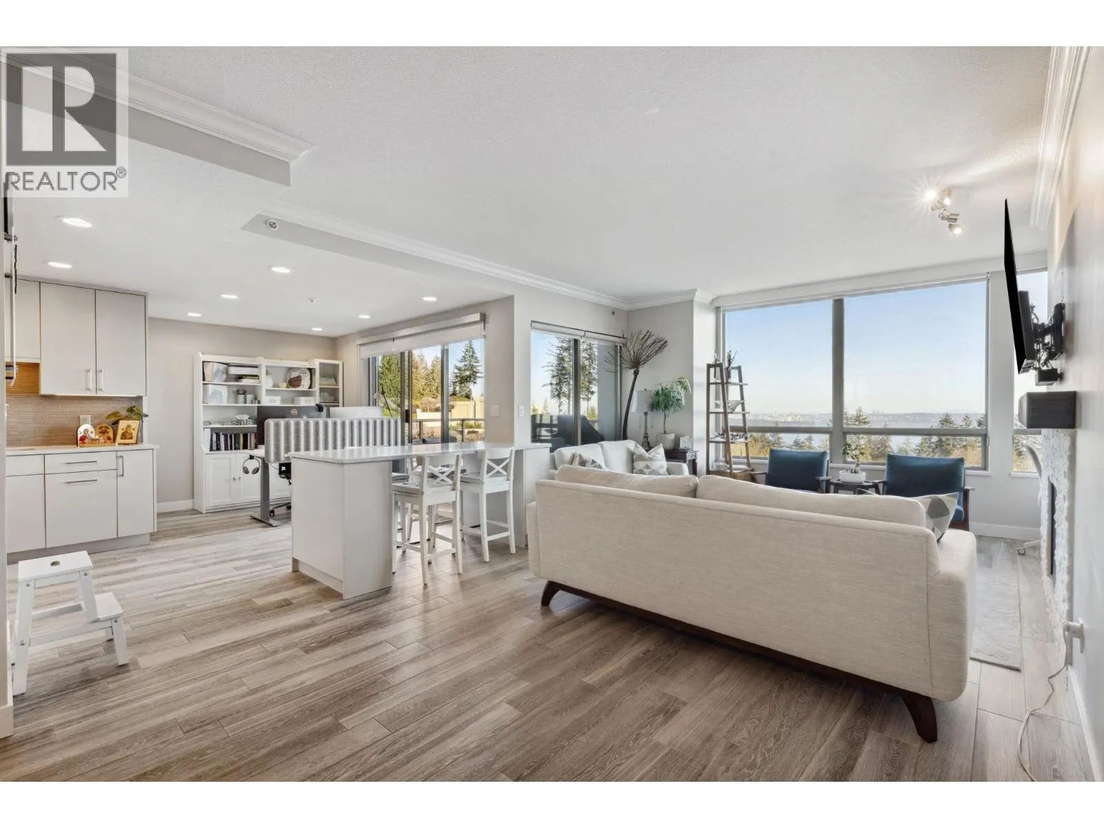 302 3131 DEER RIDGE DRIVE