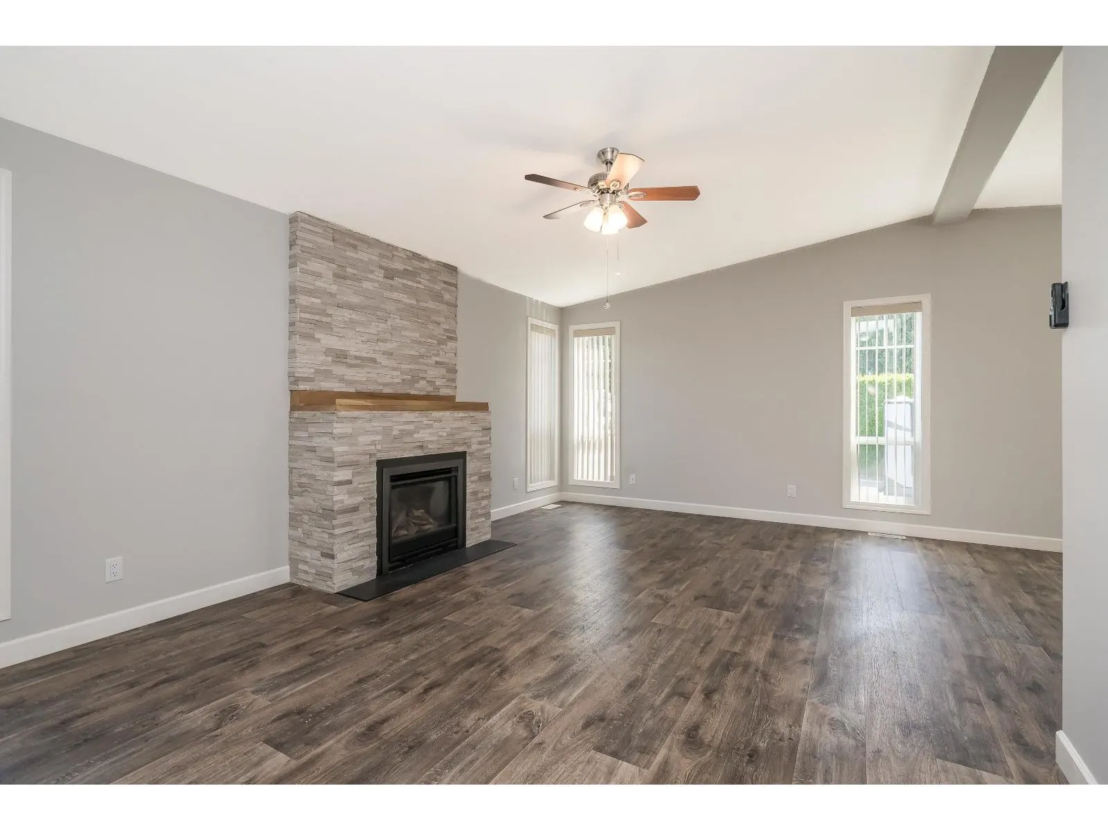 54 6338 VEDDER ROAD|Sardis South