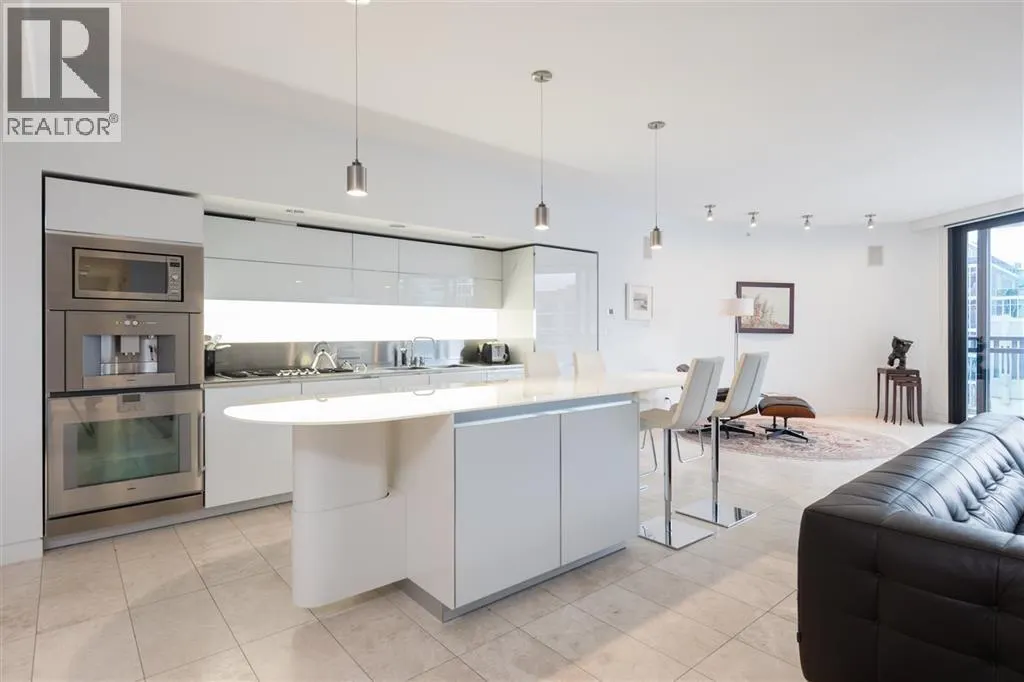 2106 838 W HASTINGS STREET