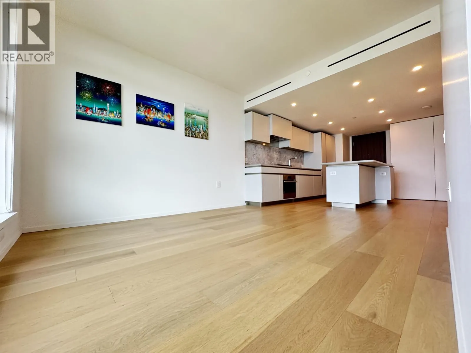 2804 889  PACIFIC STREET