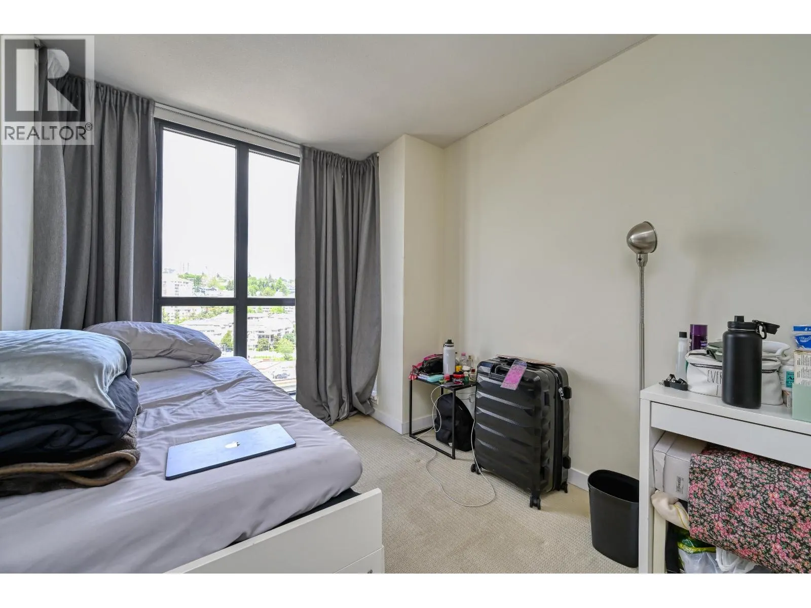 1307 1 RENAISSANCE SQUARE