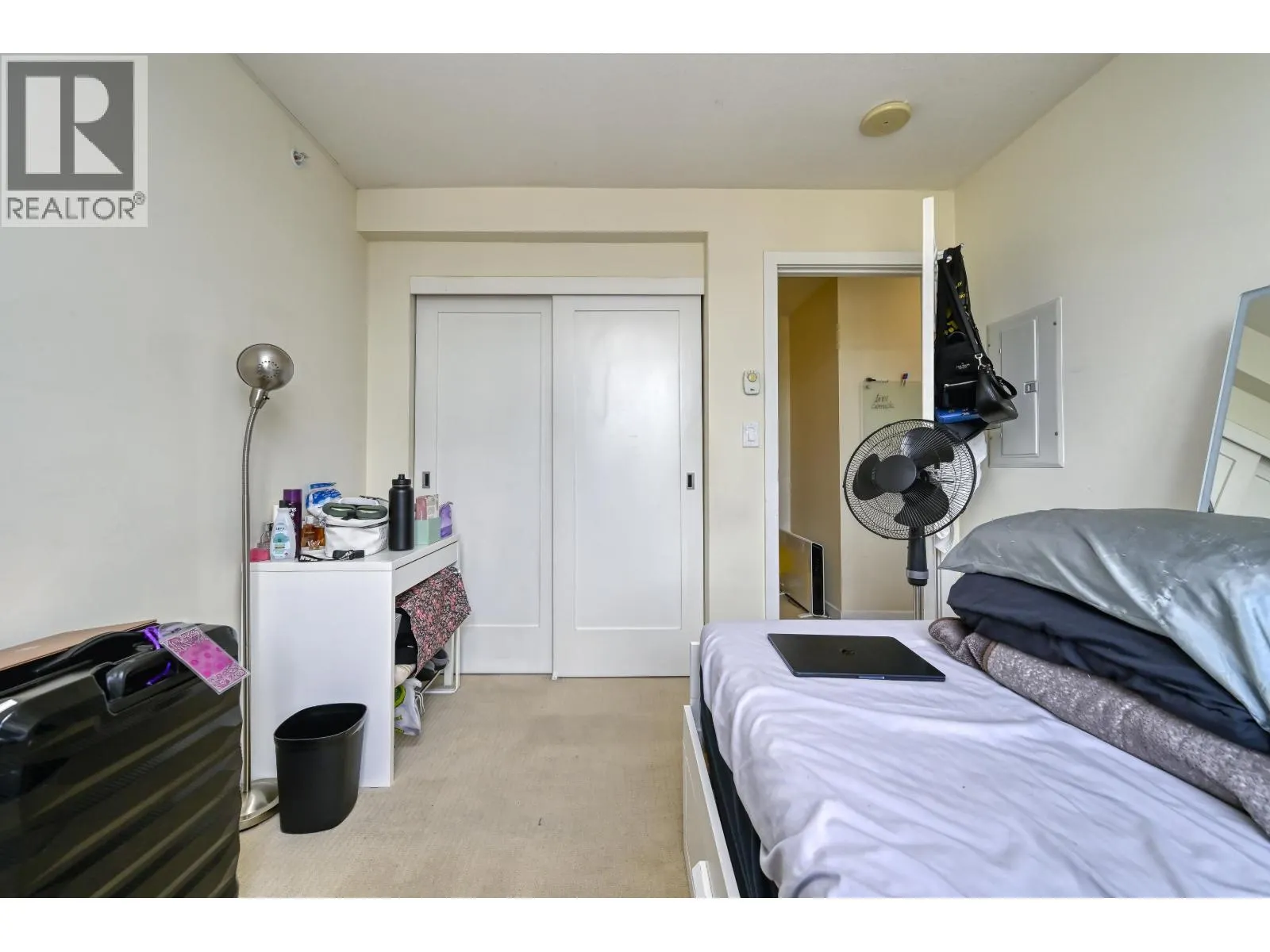 1307 1 RENAISSANCE SQUARE