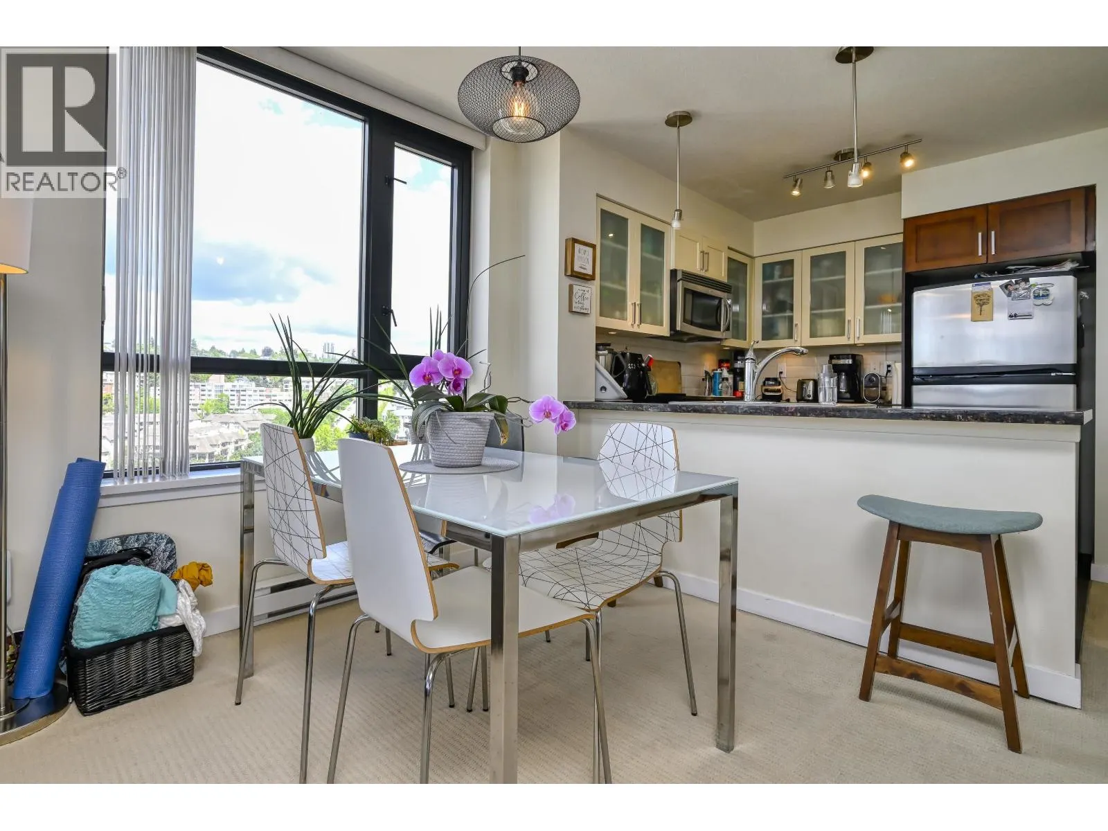1307 1 RENAISSANCE SQUARE