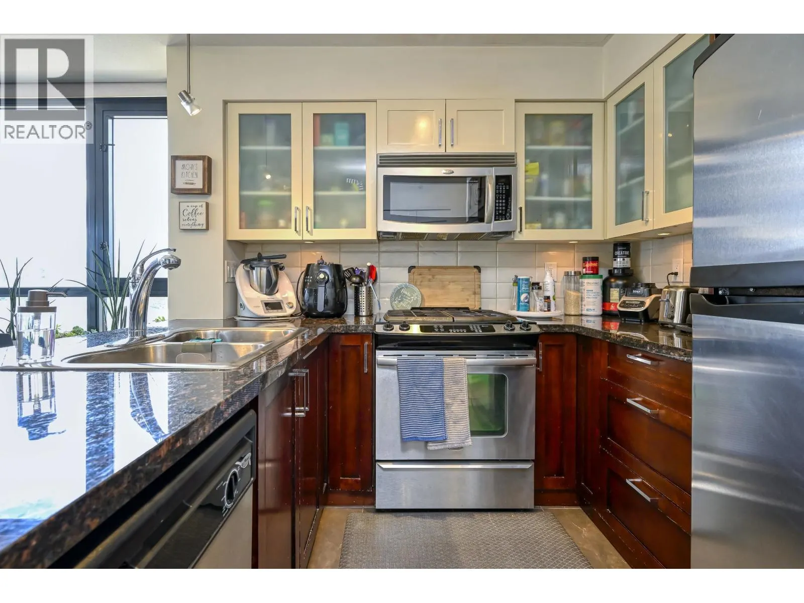 1307 1 RENAISSANCE SQUARE