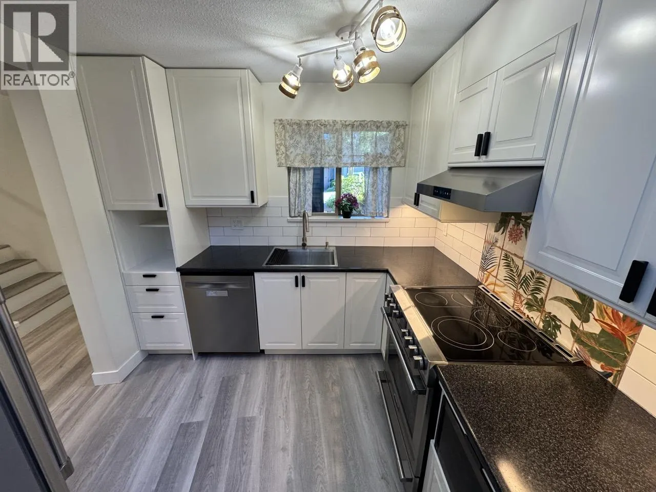 1207 CONFEDERATION DR