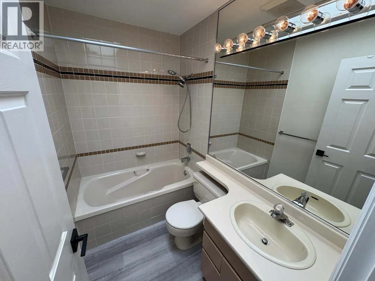 1207 CONFEDERATION DR