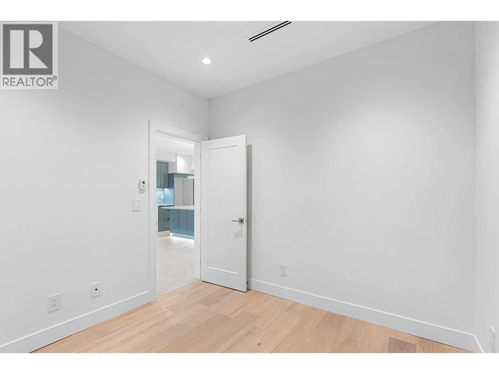 104 1204 HAMMOND AVENUE