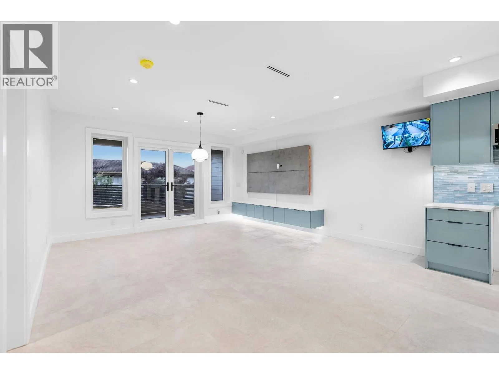 104 1204 HAMMOND AVENUE