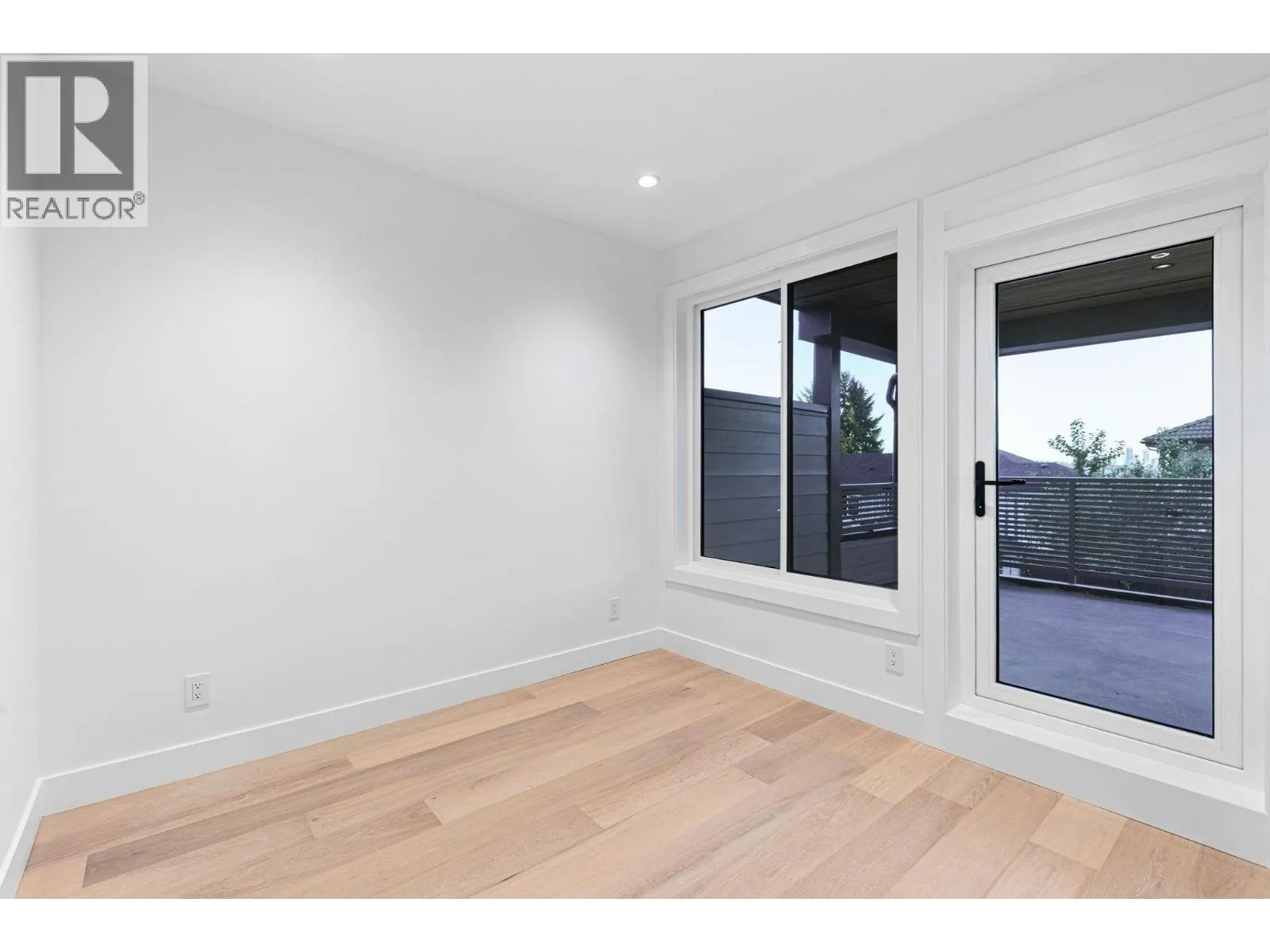 104 1204 HAMMOND AVENUE