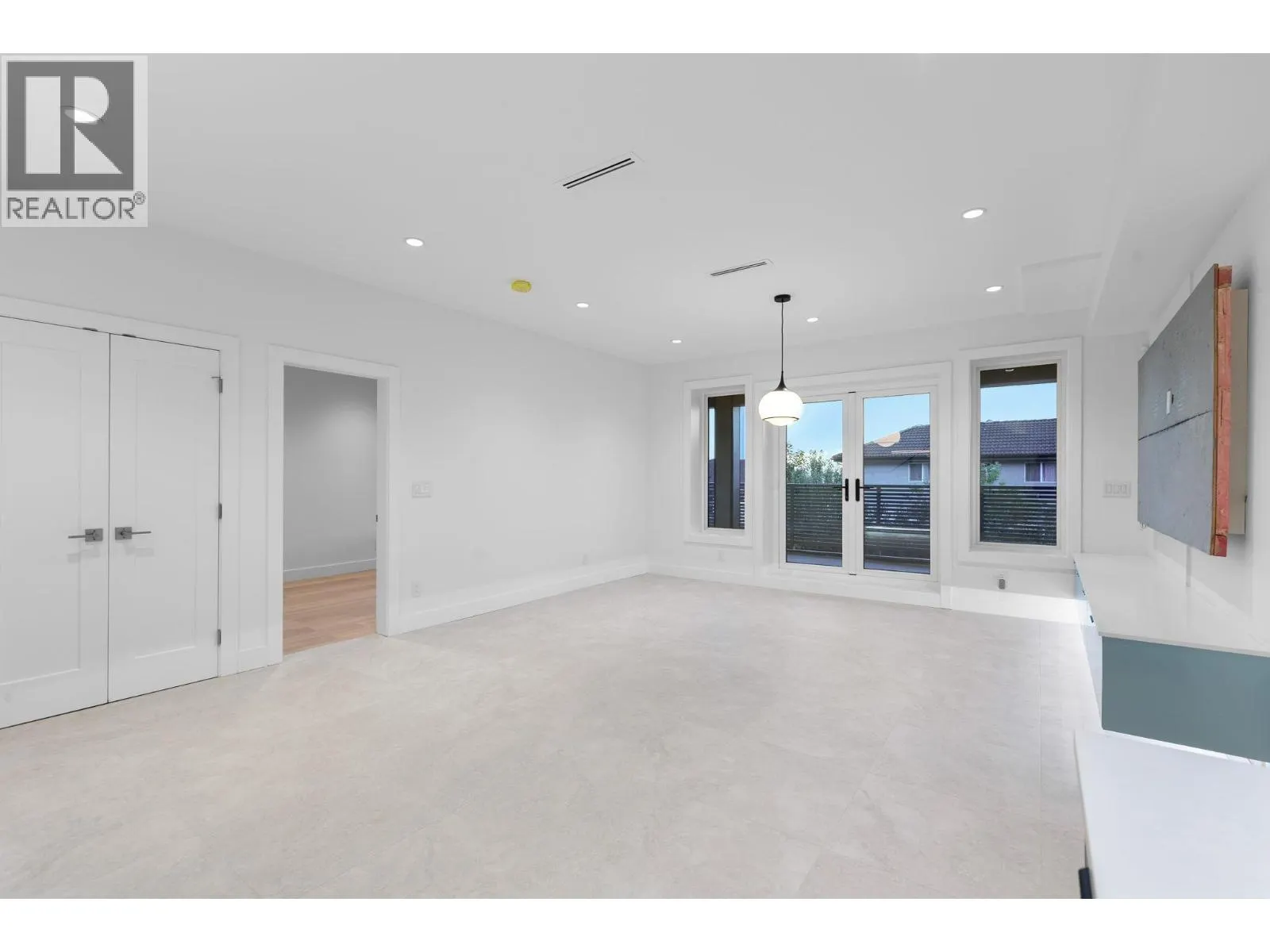 104 1204 HAMMOND AVENUE