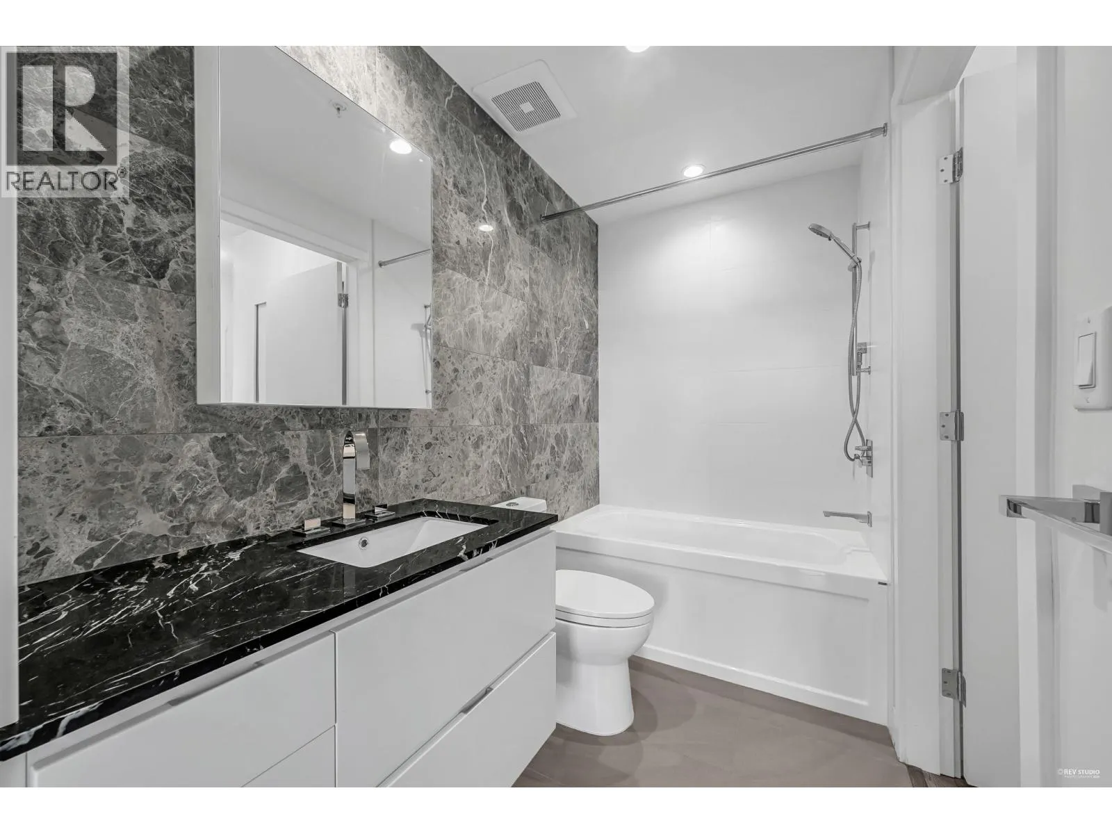 3xx 6733 CAMBIE STREET