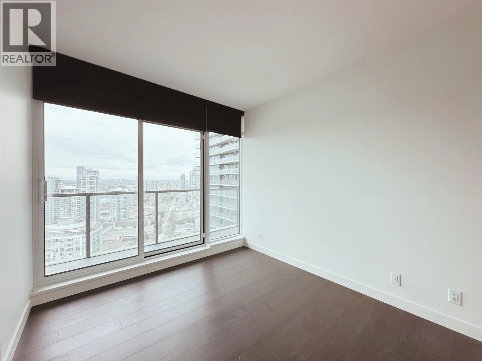 2804 4890 LOUGHEED HIGHWAY