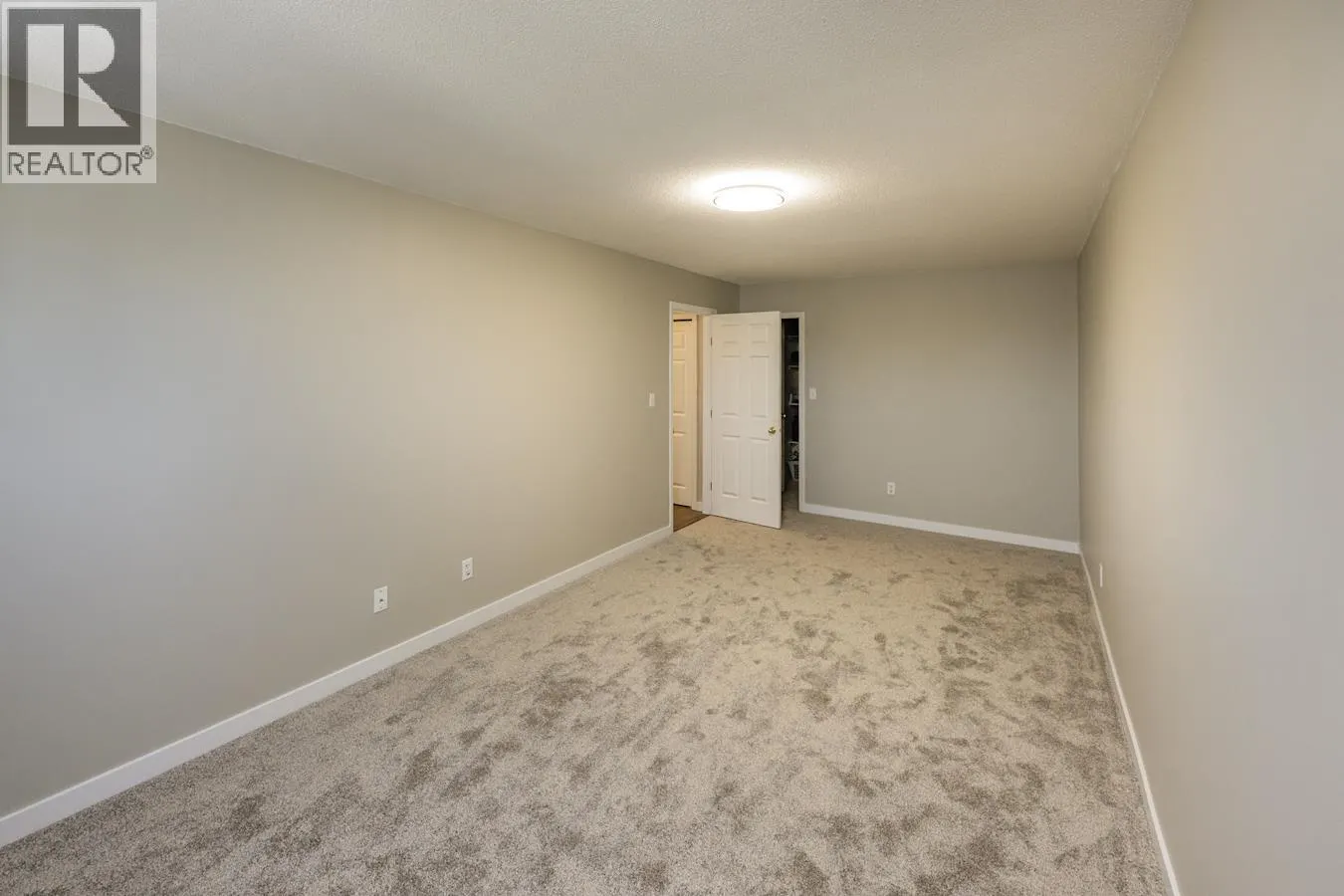202 3363 WESTWOOD DRIVE