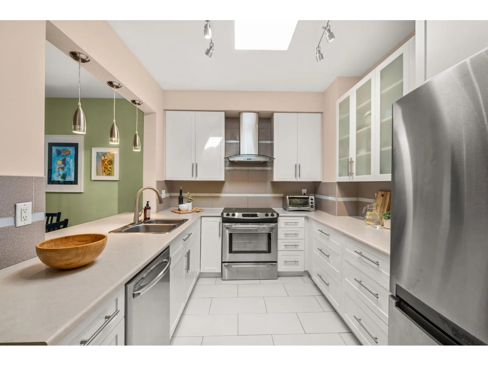 301 1533 BEST STREET