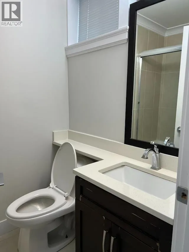 Semi-basement 5359 IRVING STREET