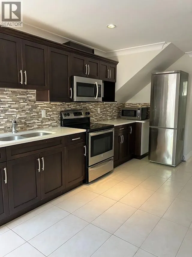 Semi-basement 5359 IRVING STREET