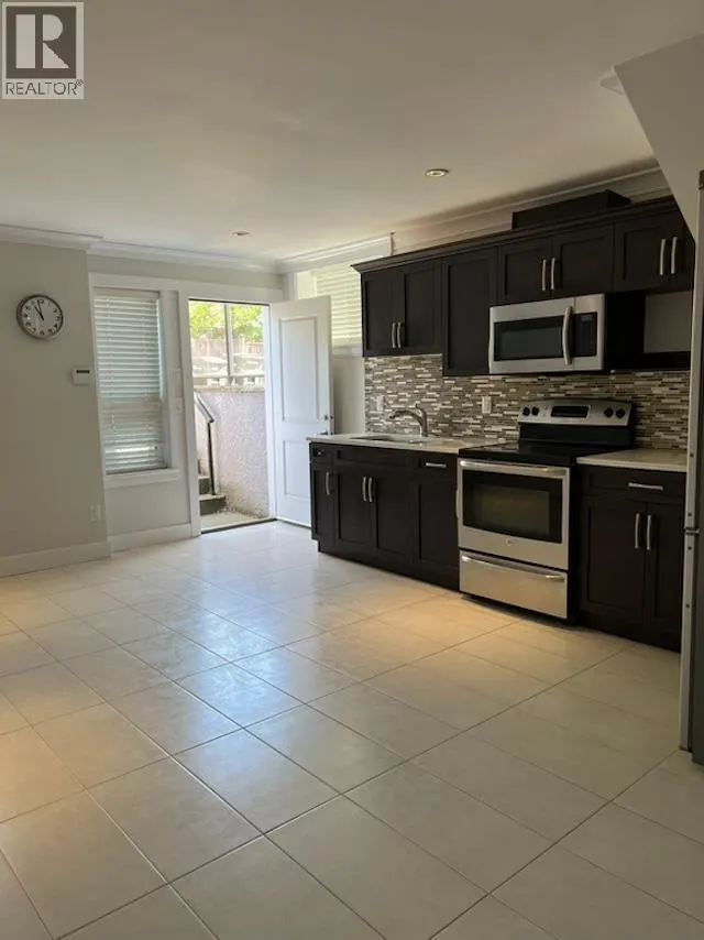 Semi-basement 5359 IRVING STREET