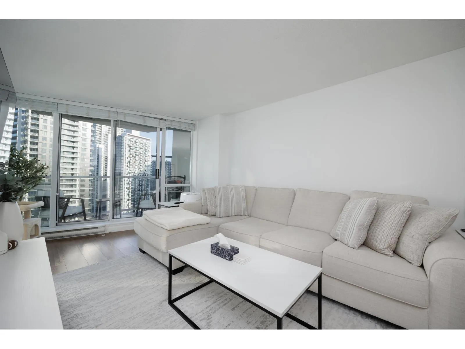 2207 13618 100 AVENUE