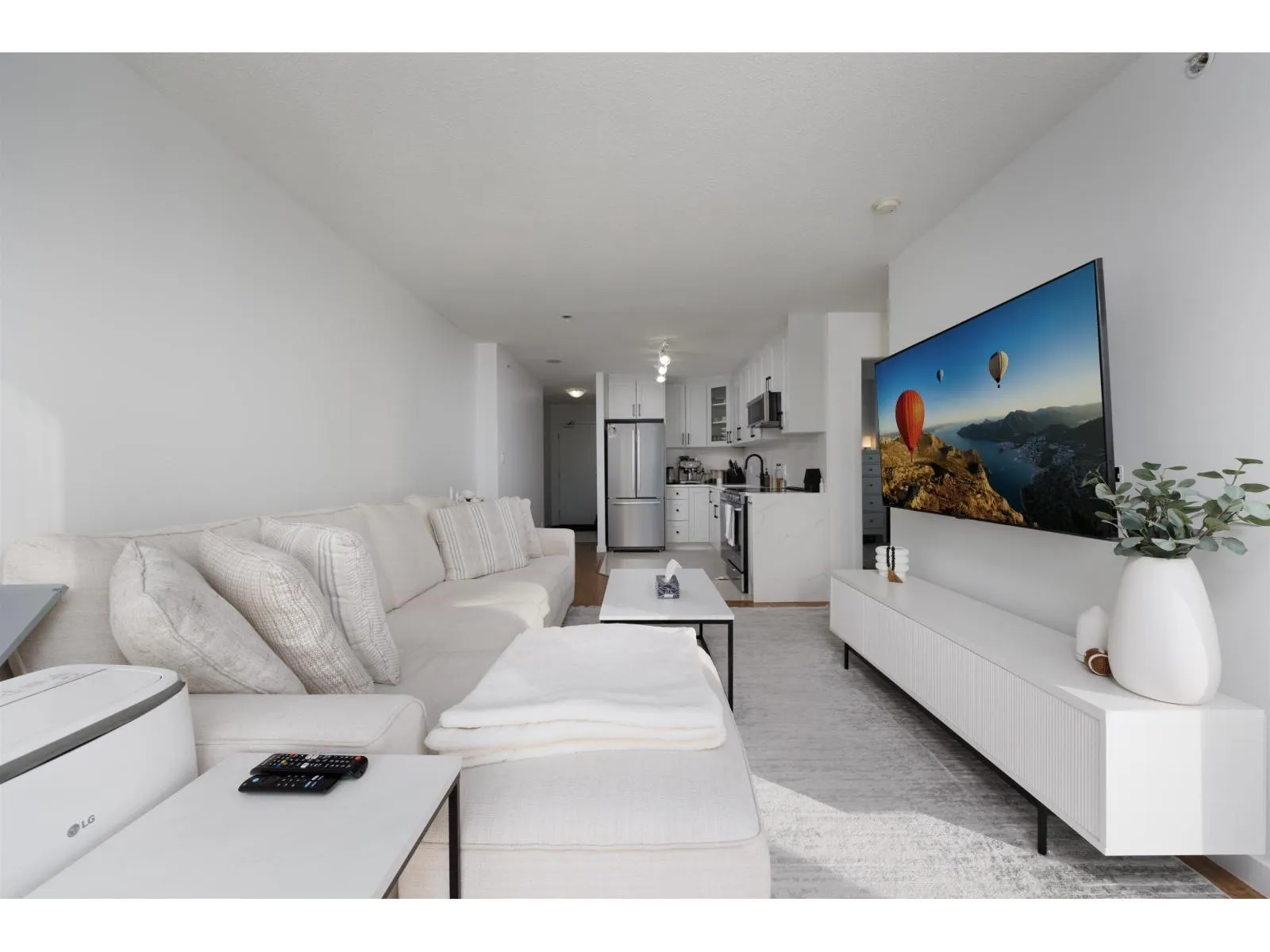 2207 13618 100 AVENUE