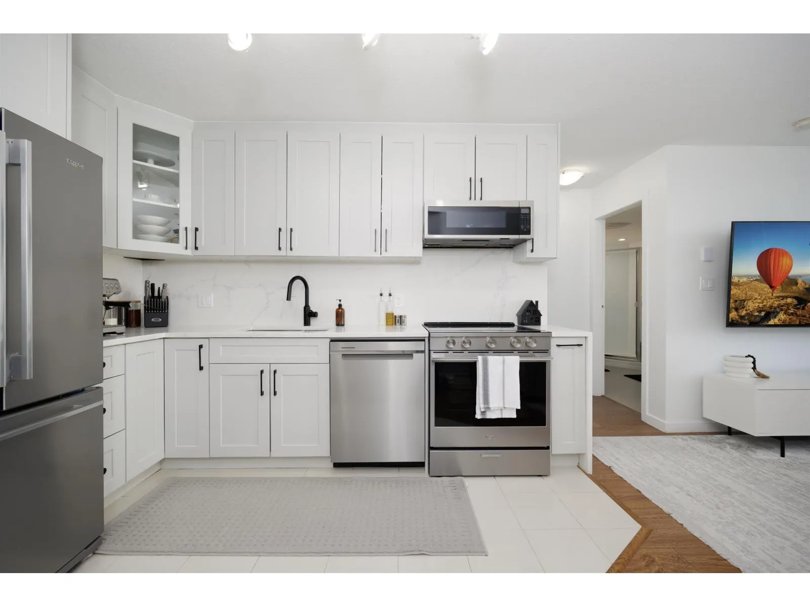 2207 13618 100 AVENUE