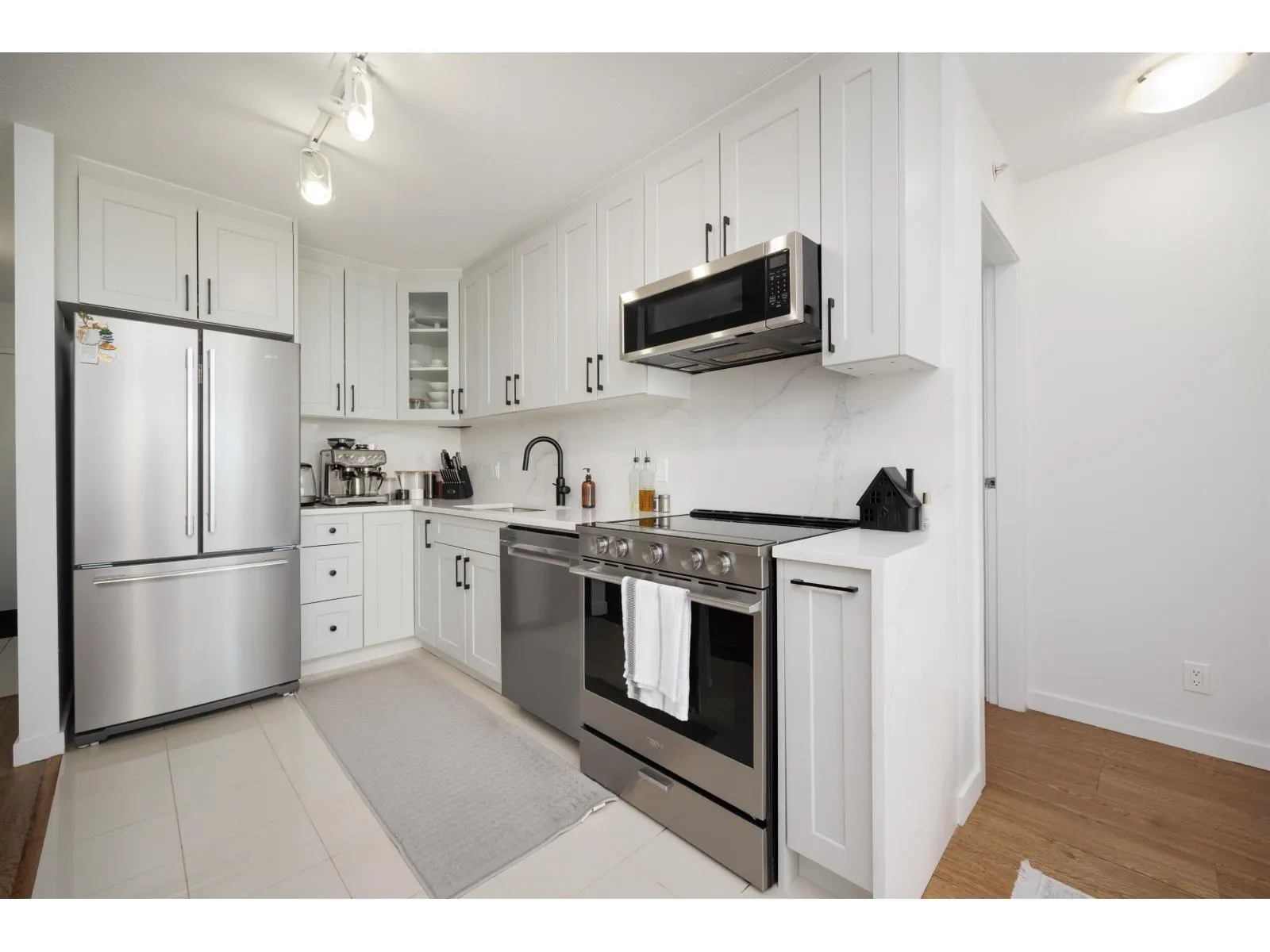 2207 13618 100 AVENUE