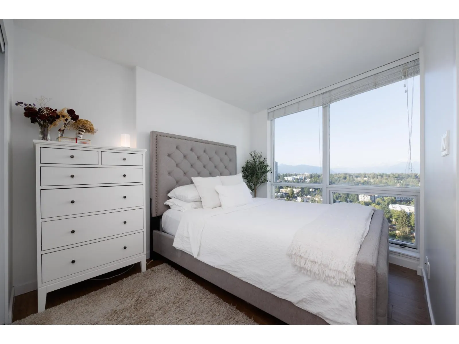 2207 13618 100 AVENUE