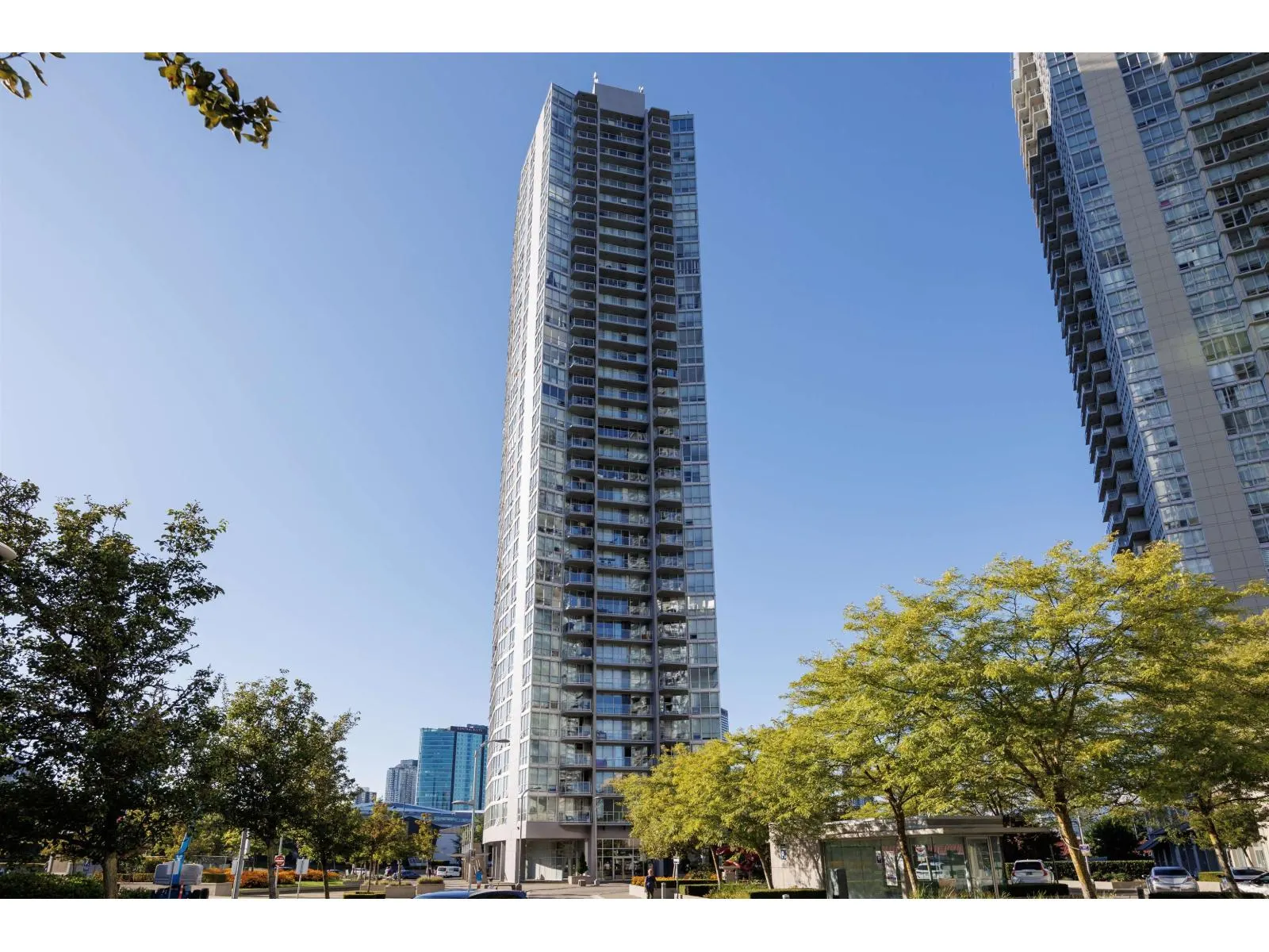 2207 13618 100 AVENUE