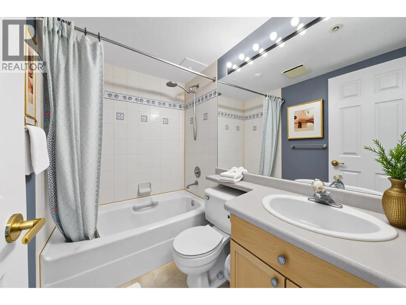 114 3400 SE MARINE DRIVE