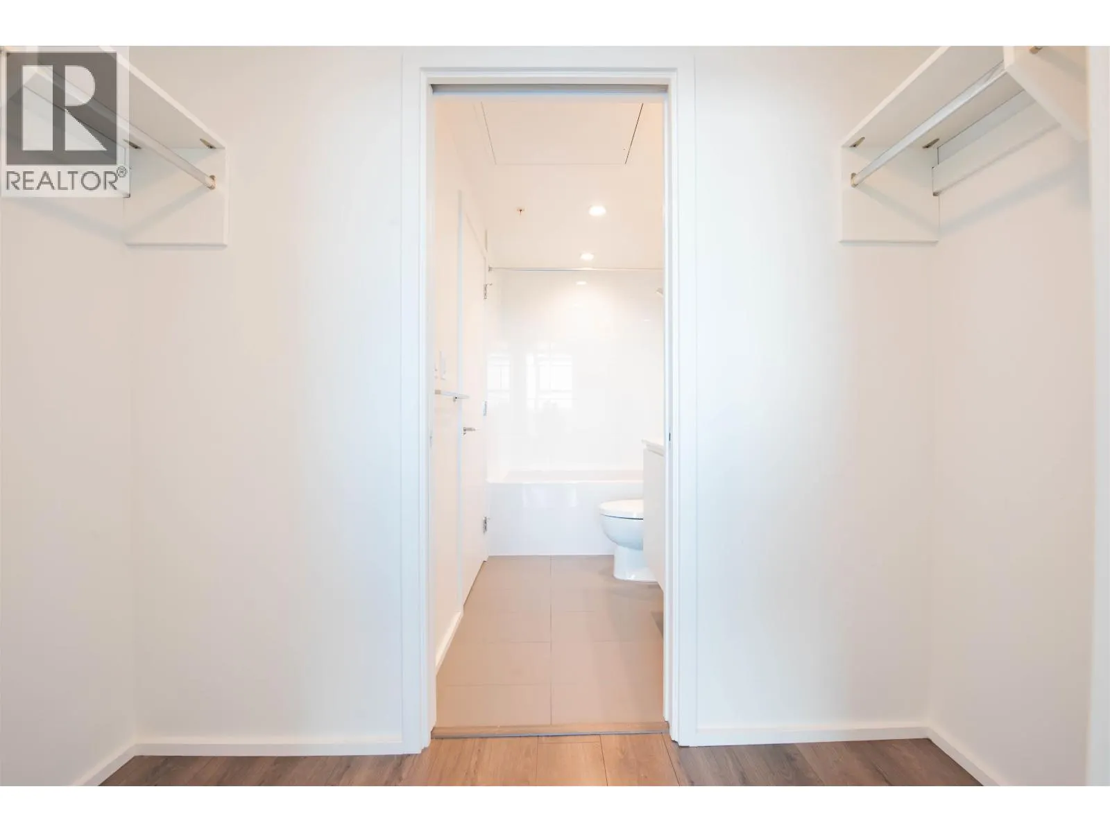 3704 3809 EVERGREEN PLACE