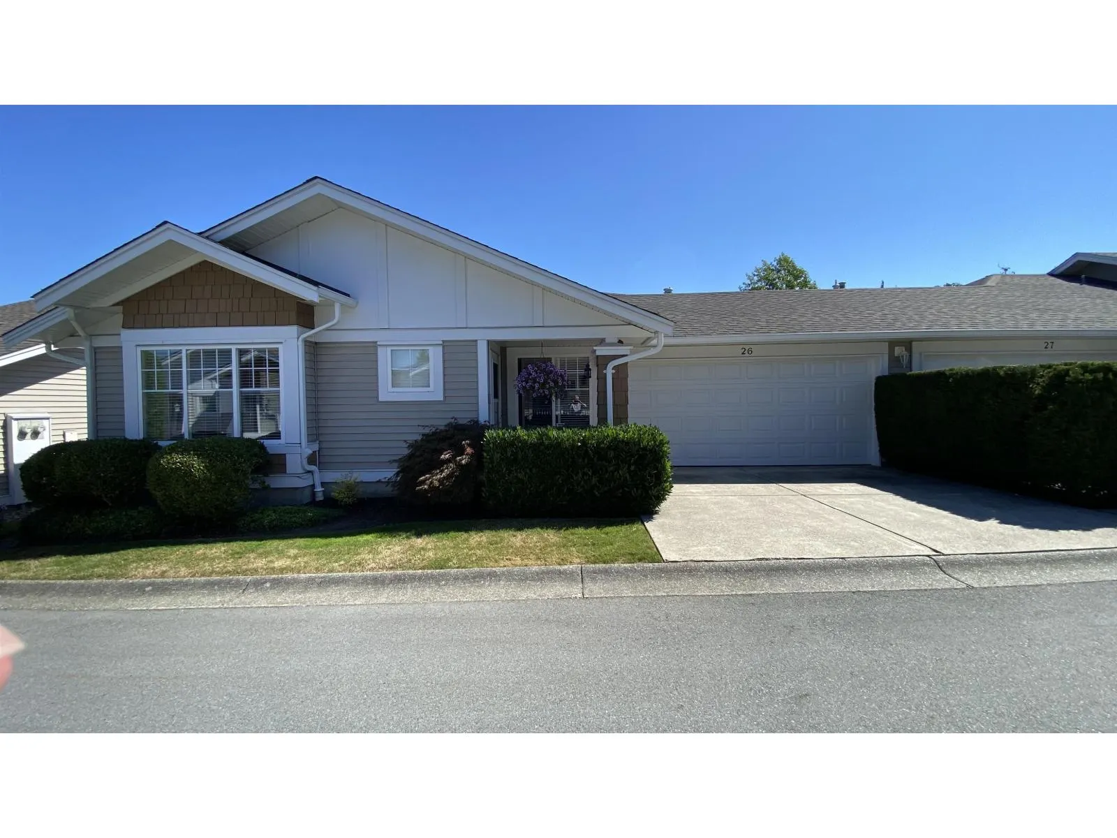 26 6885 184 STREET