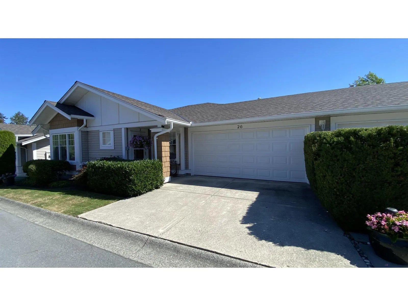 26 6885 184 STREET
