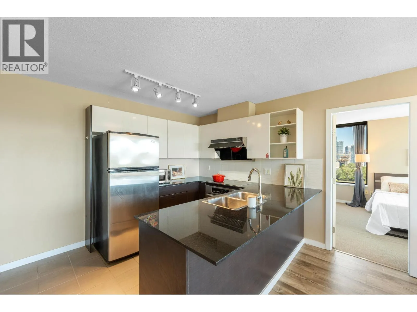 1806 4178 DAWSON STREET