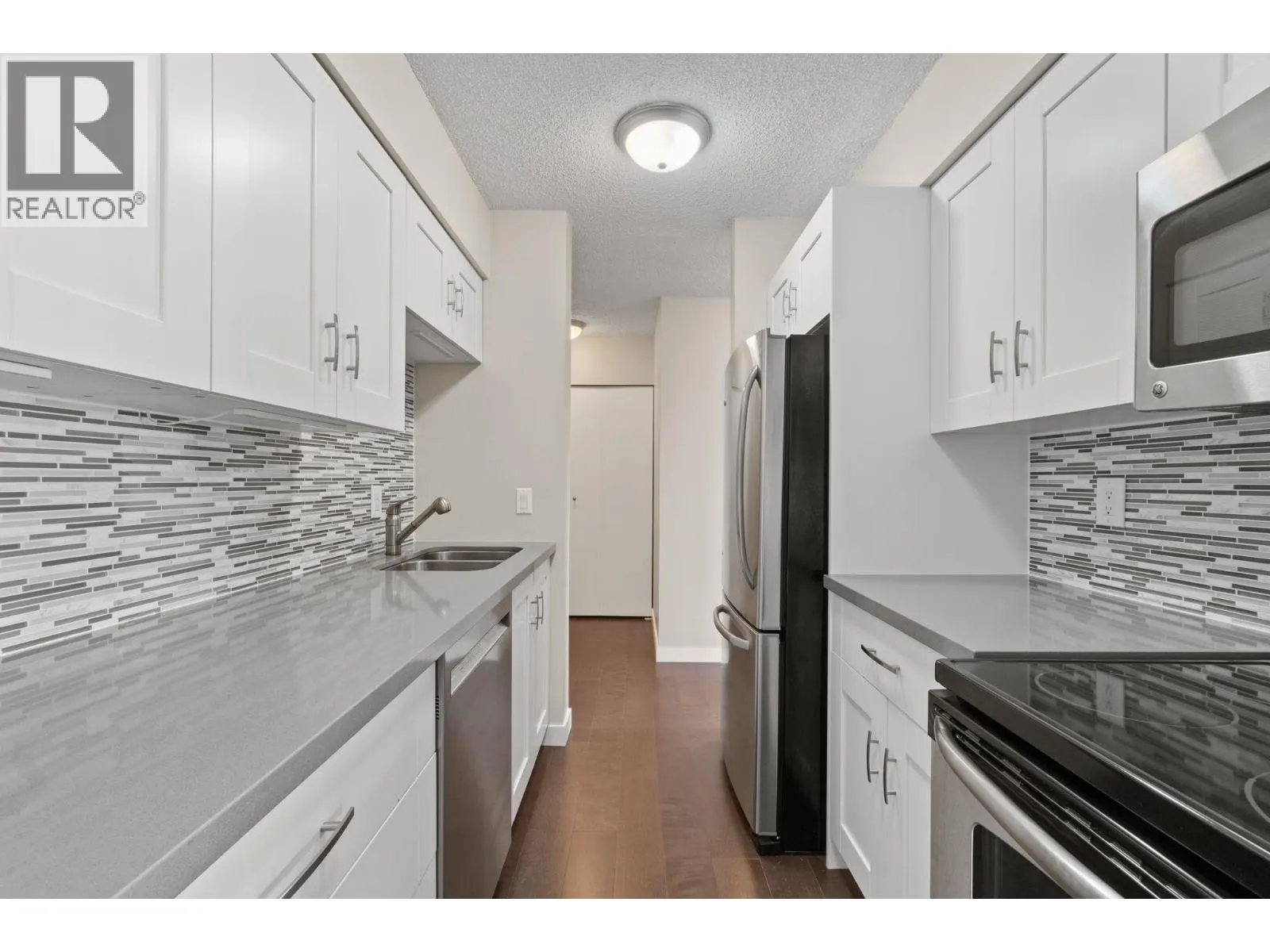 1204 1026 QUEENS AVENUE