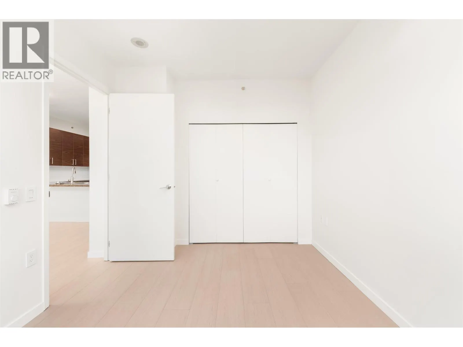1002 2355 MADISON AVENUE