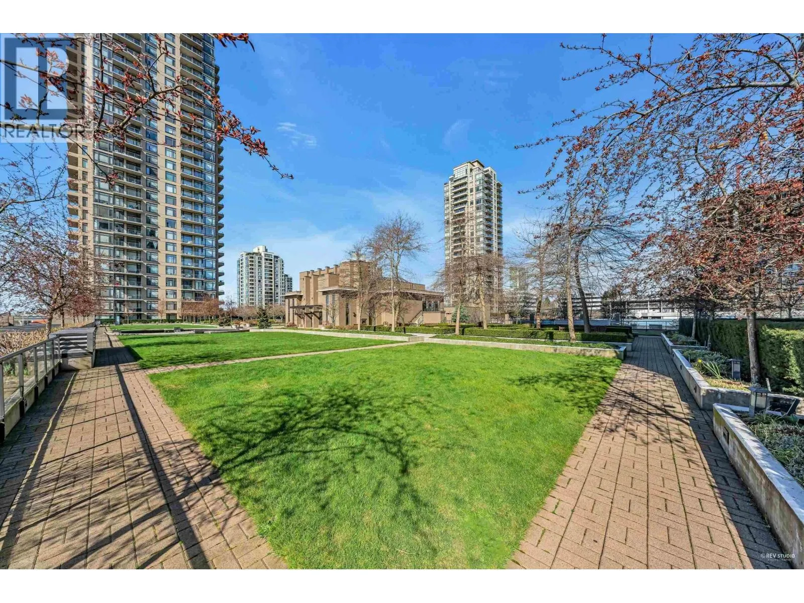 1002 2355 MADISON AVENUE