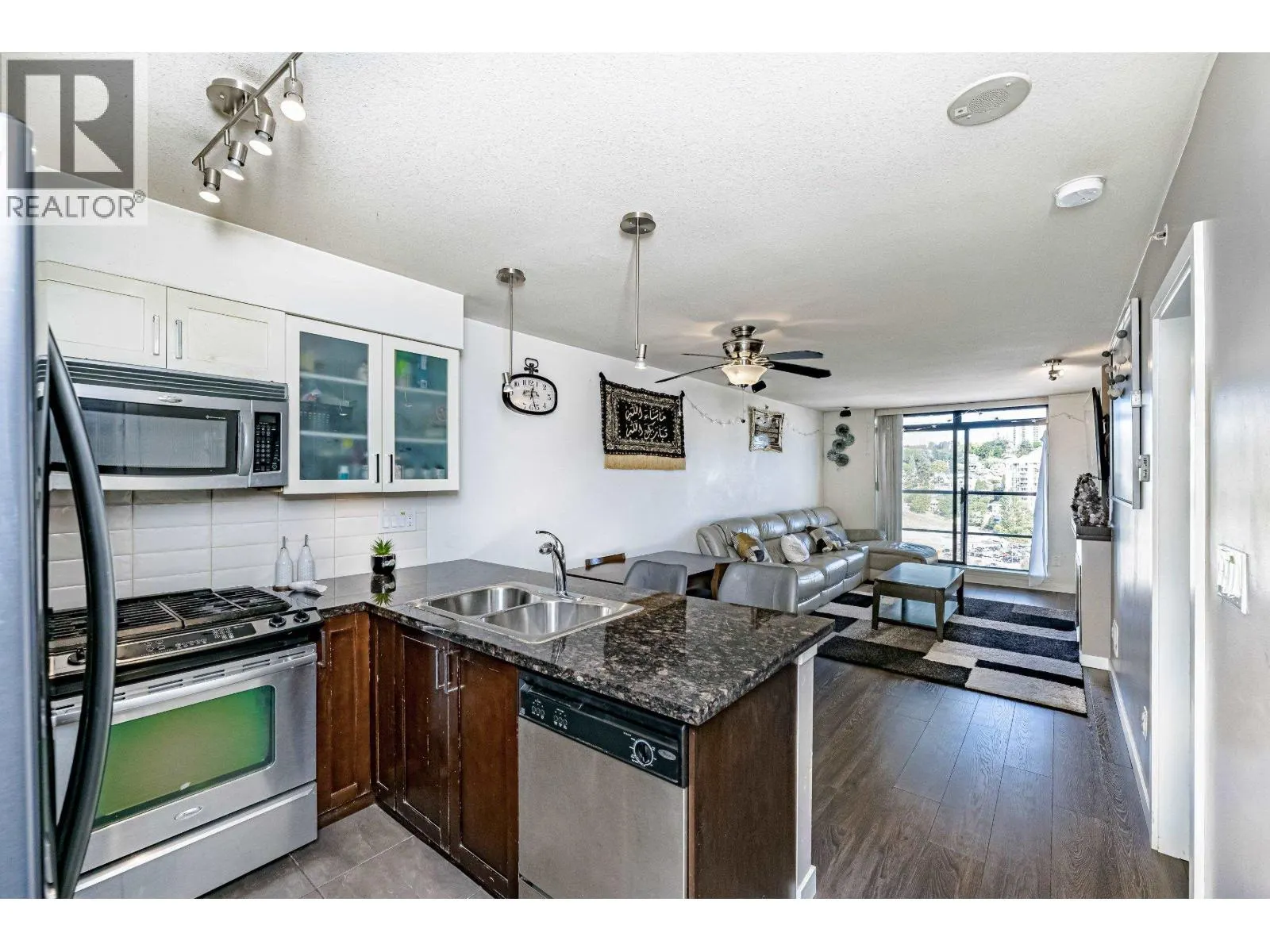 1508 1 RENAISSANCE SQUARE