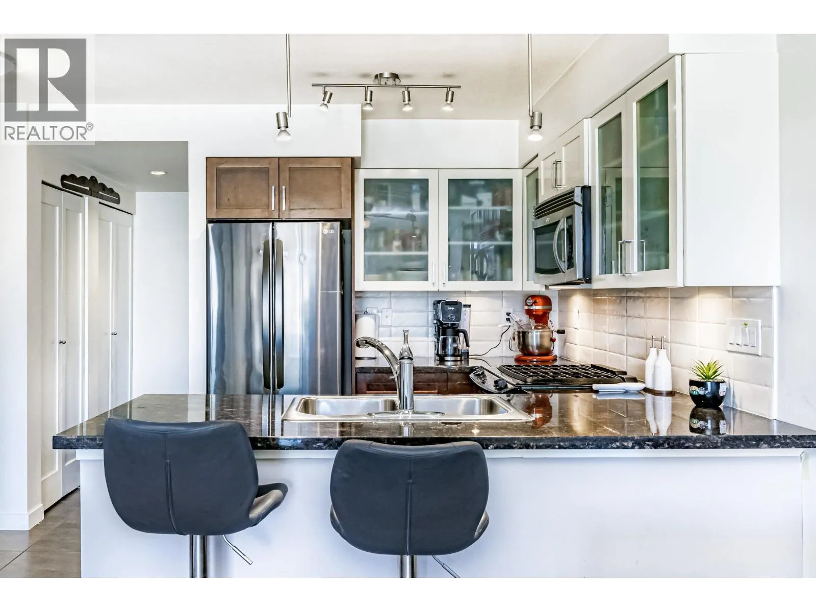 1508 1 RENAISSANCE SQUARE