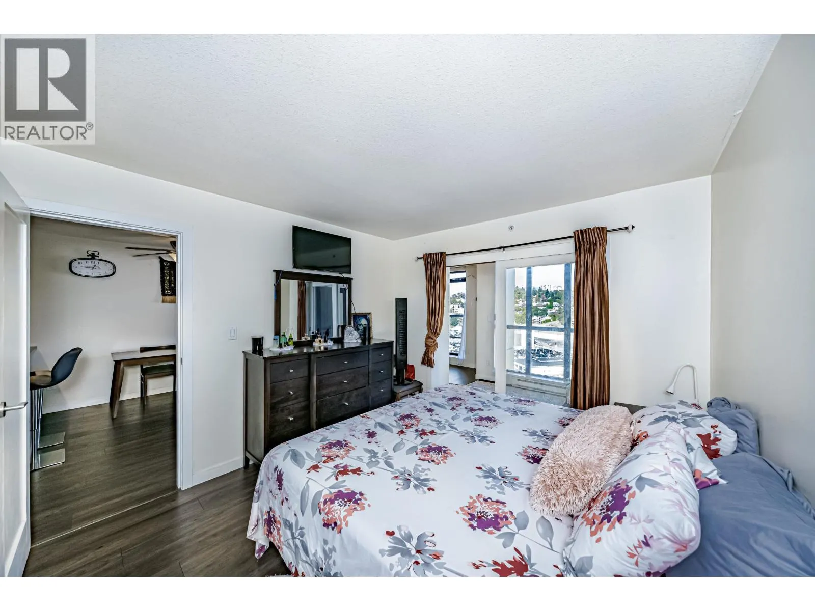 1508 1 RENAISSANCE SQUARE