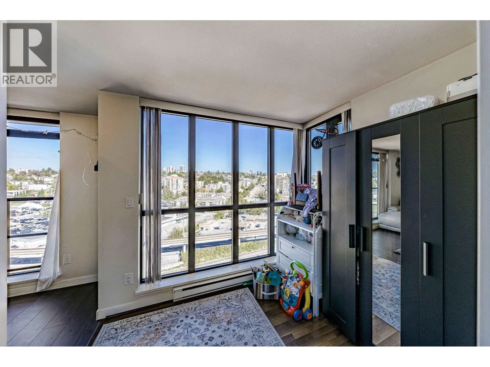 1508 1 RENAISSANCE SQUARE