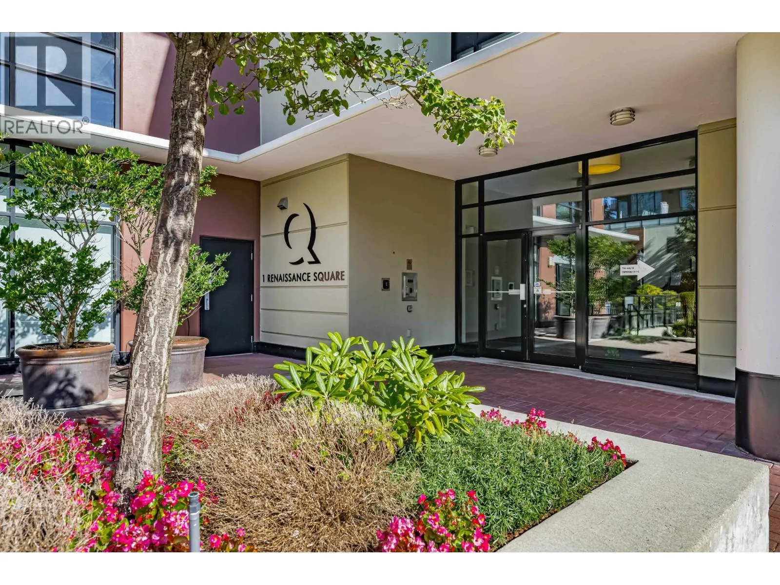 1508 1 RENAISSANCE SQUARE