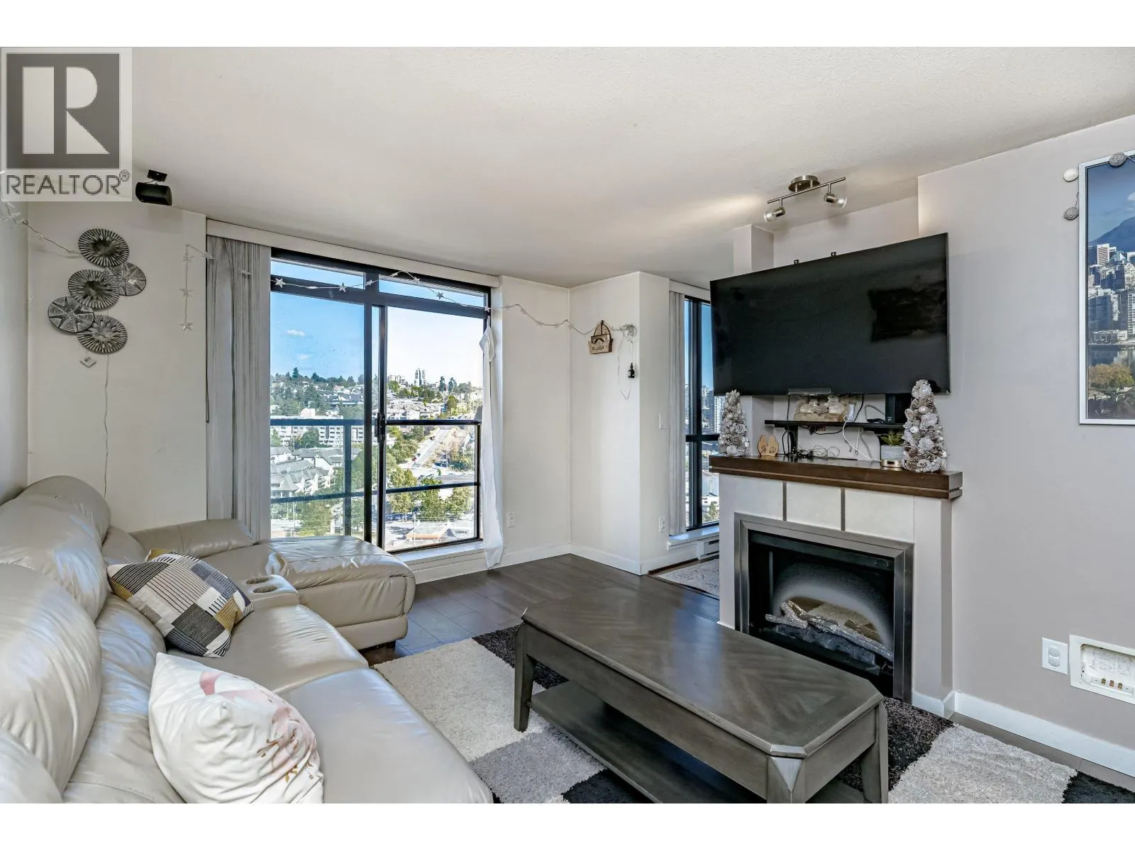 1508 1 RENAISSANCE SQUARE