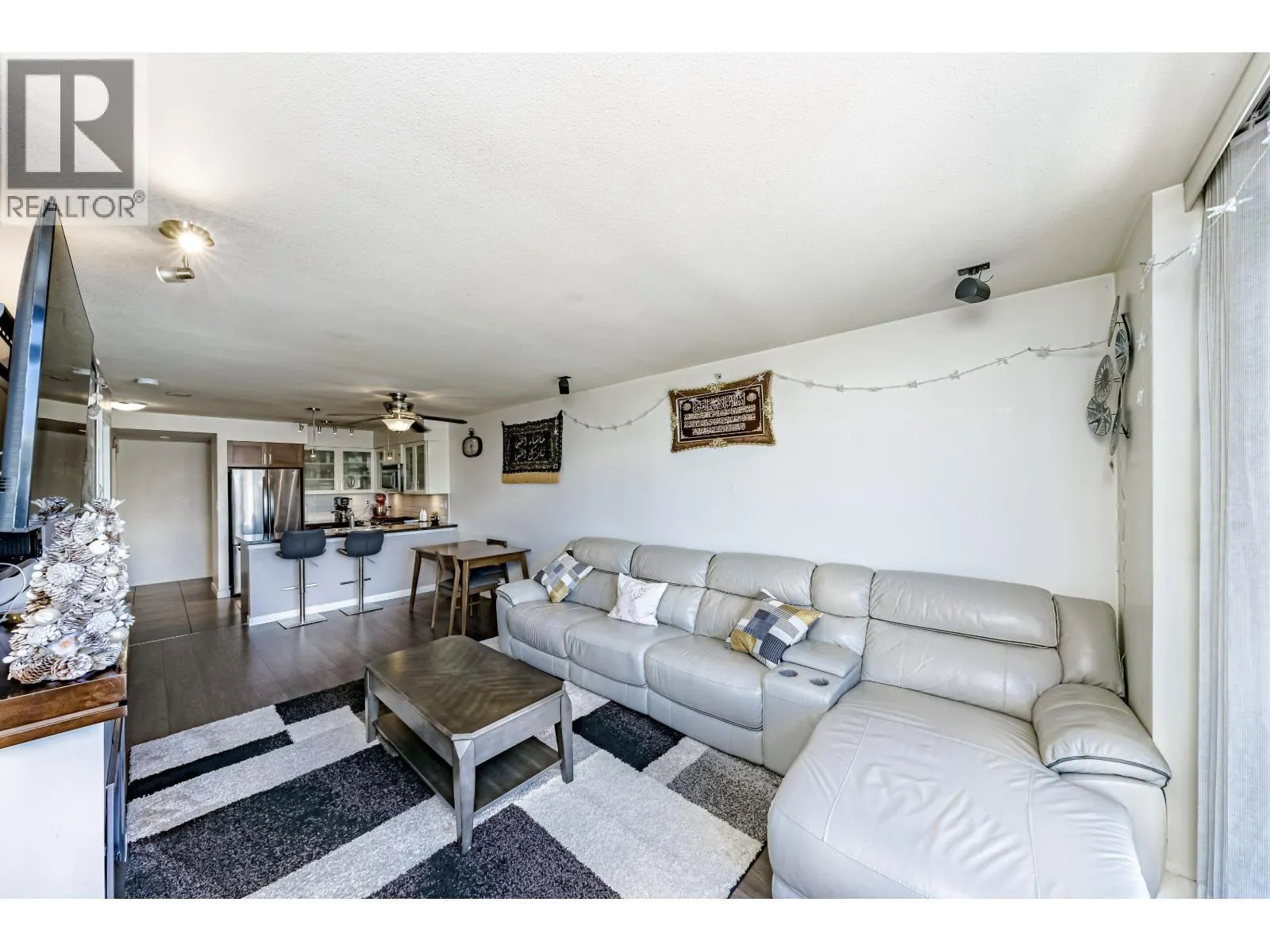 1508 1 RENAISSANCE SQUARE