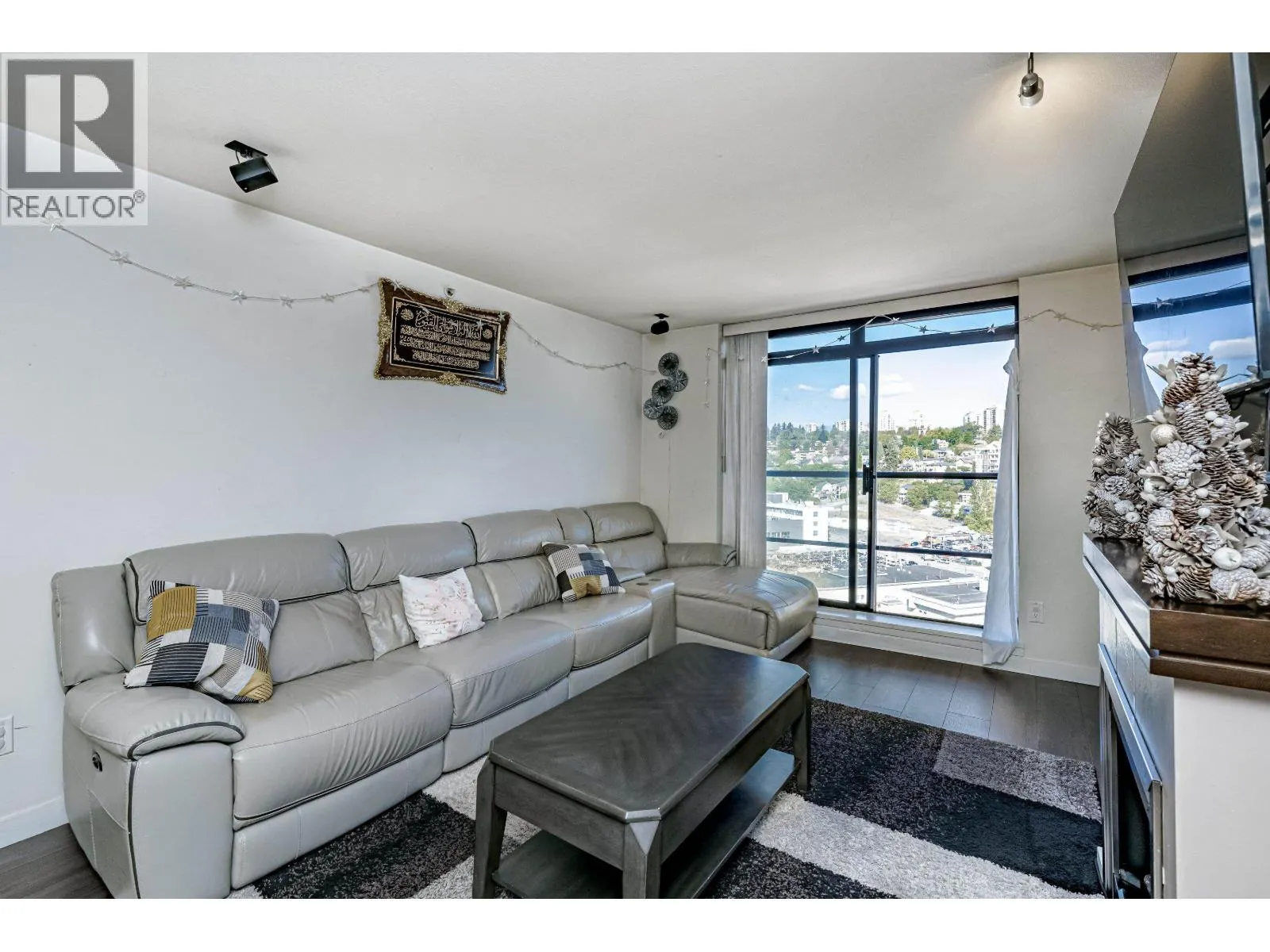 1508 1 RENAISSANCE SQUARE