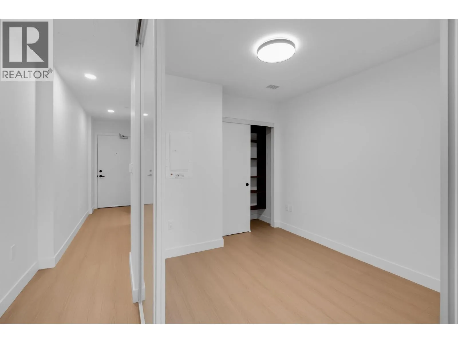 2xx 422 E 3RD STREET