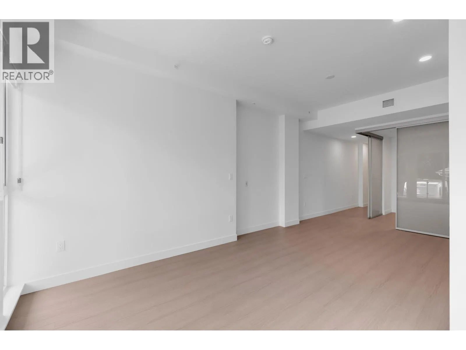 2xx 422 E 3RD STREET