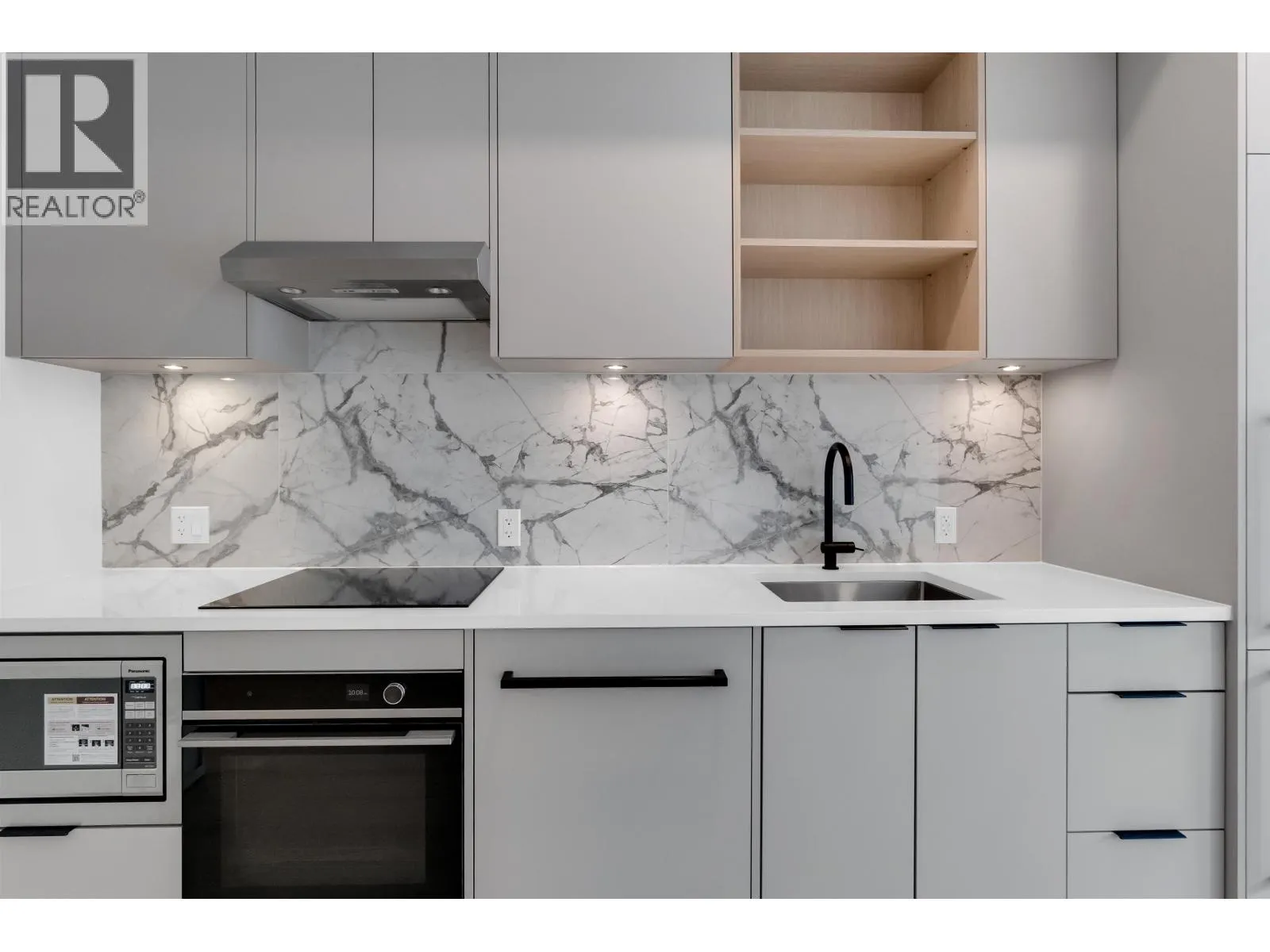 2xx 422 E 3RD STREET