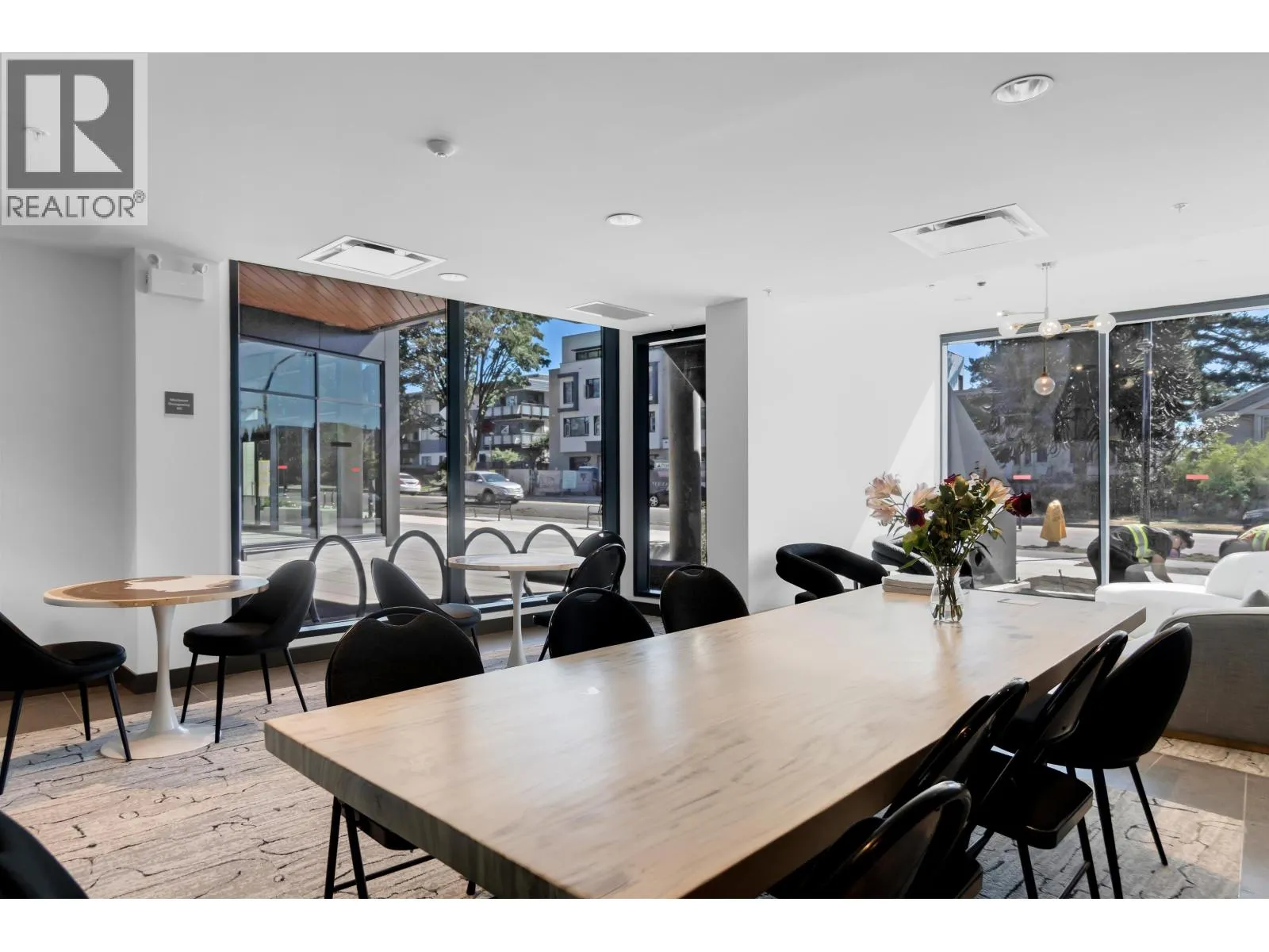 2xx 422 E 3RD STREET